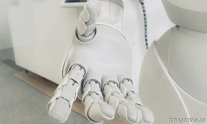 Similar to humans, this robot can listen to music and is able to perform it after only two minutes of self-training.