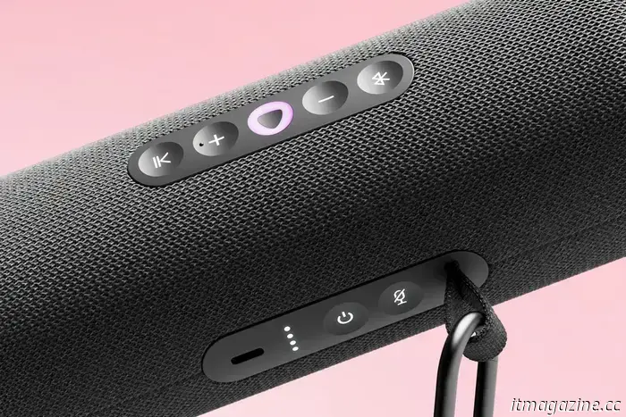 Yandex introduced the first portable speaker with Alice — Station Street
