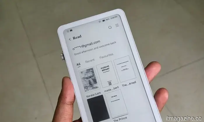 DuRoBo Krono review: An innovative approach to the phone-like e-reader that perhaps sets its sights a bit too high.