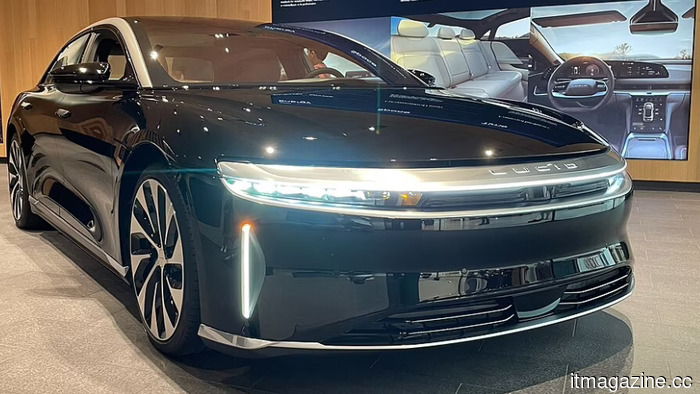 Lucid Motors reemplaza a su CFO y reestructura todo su equipo directivo mientras el nuevo CEO transforma la empresa.