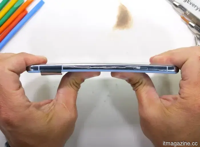 Después de la serie Pixel 10, los usuarios del Pixel 8 Pro informan problemas de conexión que necesitan una bolsa de hielo para resolver.