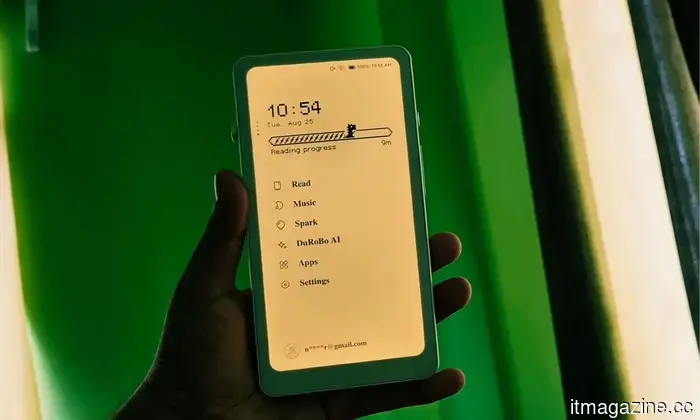 DuRoBo Krono review: An innovative approach to the phone-like e-reader that perhaps sets its sights a bit too high.