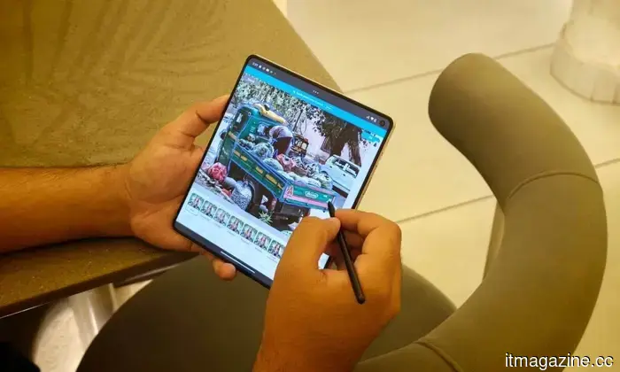 The Motorola Raze Fold brought back my appreciation for the phone stylus, and I realized how much I've missed using it.