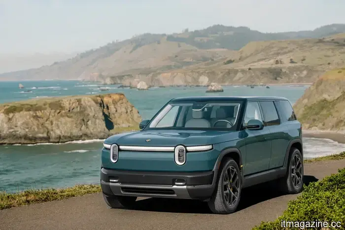 Rivian se está asociando con Uber para poner miles de robotaxis en la carretera.