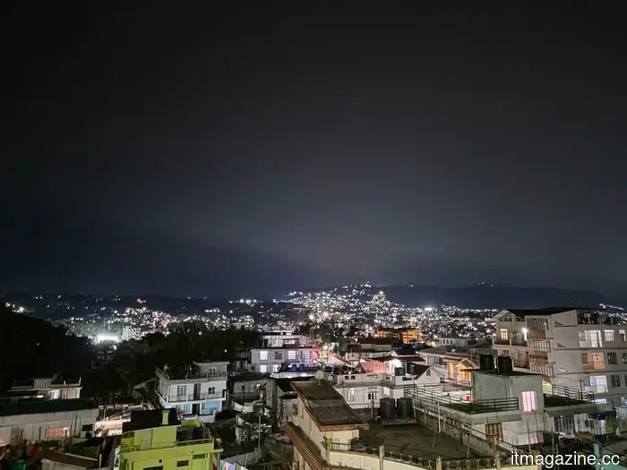 Samsung Galaxy S26 Review: This small flagship seems to be playing it a bit too safe.