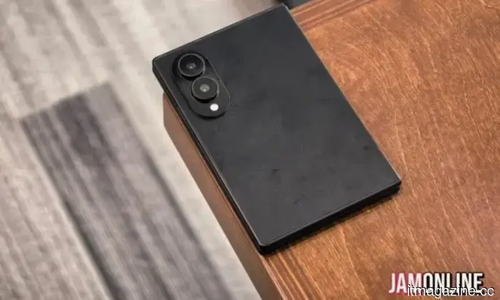 Samsung is openly revealing that a more spacious, pocket-friendly foldable phone is on the way.