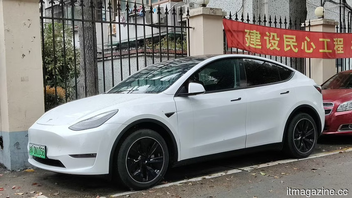Tesla ha finalmente lanciato FSD in Cina. I suoi rivali vendono auto a guida autonoma lì da anni.