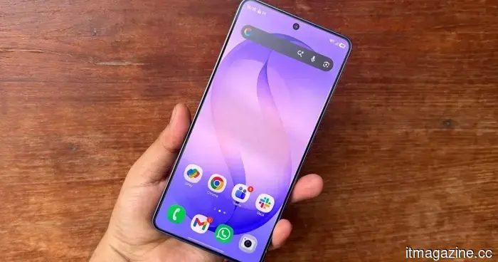 Samsung has announced a solution for the red tint problem on the Galaxy S26 Ultra, but for the time being, it necessitates a visit to a store.
