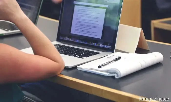 AI agents are attending students' online courses, and universities are finding it difficult to prevent this.
