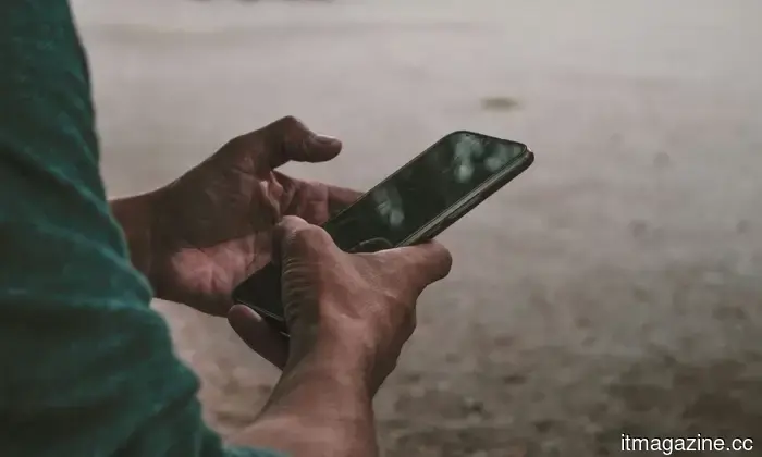 Restaurants are encouraging us to put our phones away, and I have no objections.