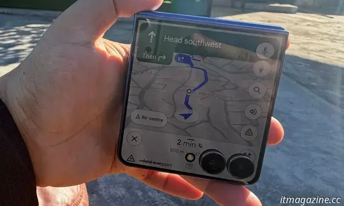 Samsung рассматривает возможность использования чипа Exynos 2600 в Galaxy Z Flip 8 с целью повышения производительности в задачах ИИ, сокращения затрат и укрепления своего полупроводникового бизнеса.