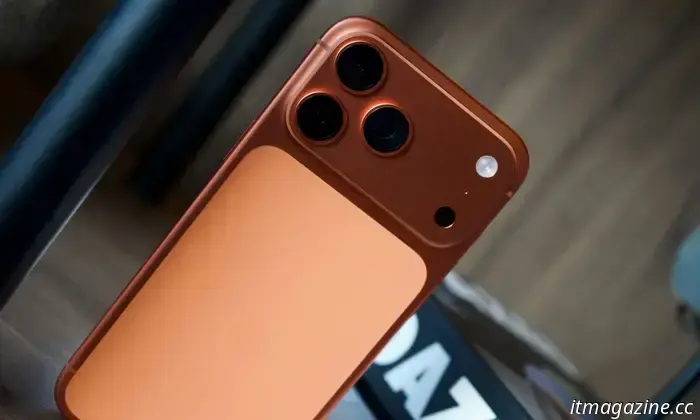 Apple rimuove silenziosamente i ritratti in modalità Notte su iPhone 17 Pro, lasciando gli utenti perplessi.