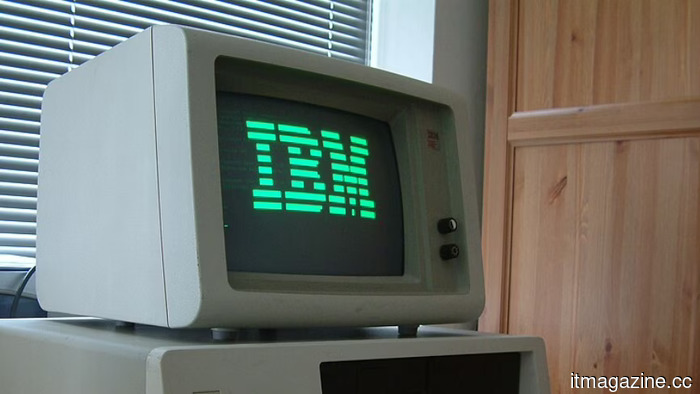 IBM riduce le previsioni di vendita per l'intero anno dopo che la domanda di mainframe è scesa del 42 percento nel secondo trimestre