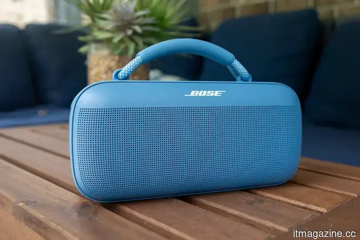 Encontré dos ofertas del Prime Day en altavoces: uno diseñado para viajar, el otro para tu hogar inteligente.