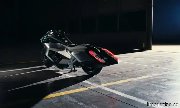 The BMW Motorrad Vision K18 is a raw metal, six-cylinder machine that will invade your motorcycle fantasies.