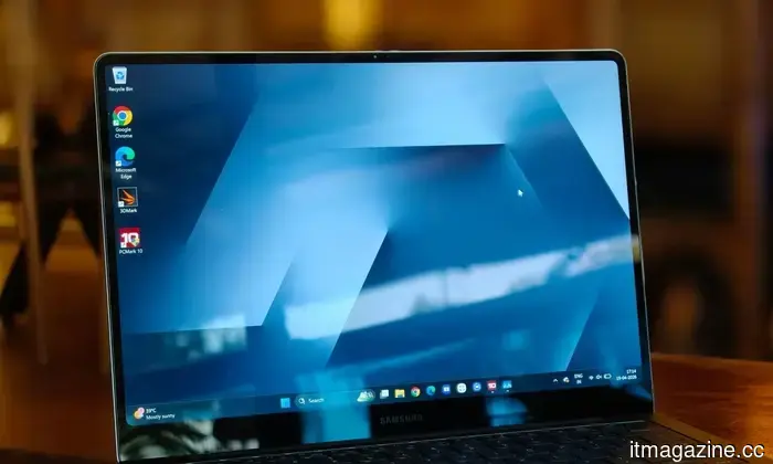 I worked with a MacBook Air for three years, but now I am loyal to the Galaxy Book6 Pro.