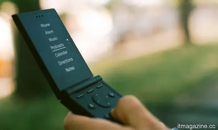 Il Light Flip riporta indietro il telefono flip, senza le distrazioni.
