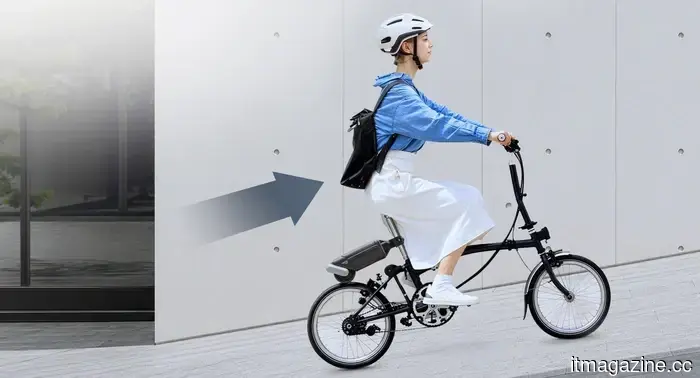 Asus created a compact e-bike conversion kit that can easily fit into a backpack.