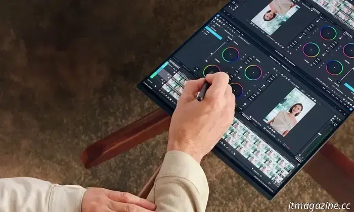 Il ridotto spazio della cerniera del tuo Zenbook Duo fa sembrare i due schermi perfettamente integrati.