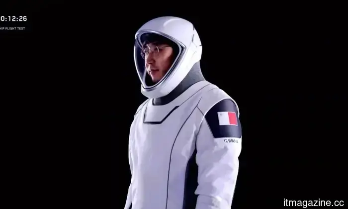 A billionaire from the cryptocurrency world will guide humanity to Mars aboard Musk's Starship.