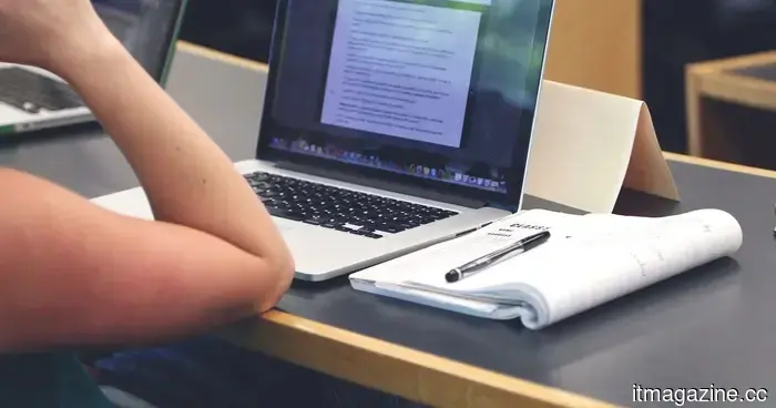 AI agents are attending students' online courses, and universities are finding it difficult to prevent this.