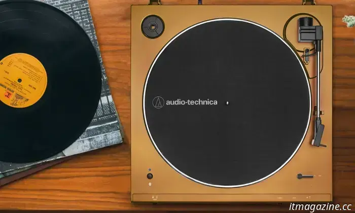 Audio-Technica celebra il Record Store Day con una gold edition del suo giradischi più venduto