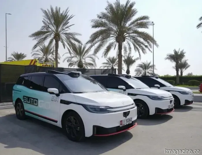 Глюк роботакси Apollo Go в китайском Ухане вызывает серьезные пробки и вызывает опасения по поводу безопасности