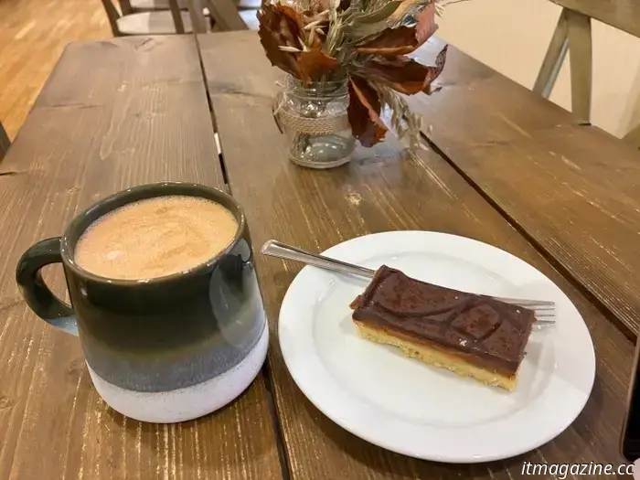 I evaluated the cameras of the Pixel 9a and iPhone 16e, and the results were nearly equal.