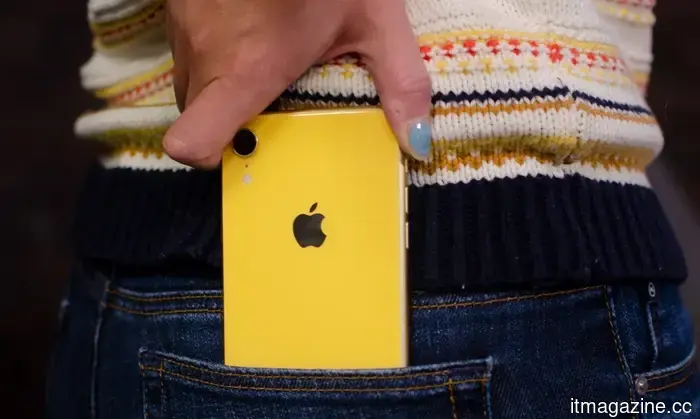 Apple should apply the Neo treatment to its upcoming iPhone 18e and I would definitely be interested.