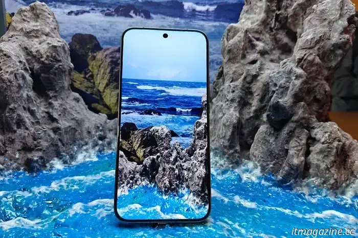 iQOO 15: display Samsung, fotocamera Sony e chip proprietario