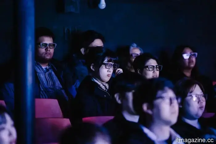 Smart glasses are discovering an unexpected niche in Korean drama and theater performances.