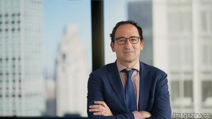 Blackstone intends to invest $30 billion in AI data centers in Japan and is not concerned about discussions surrounding a bubble.