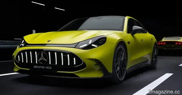 La Mercedes-AMG GT EV raggiunge 0-60 in 2 secondi, si ricarica a 600 kW e simula i suoni del V8 e del cambio.