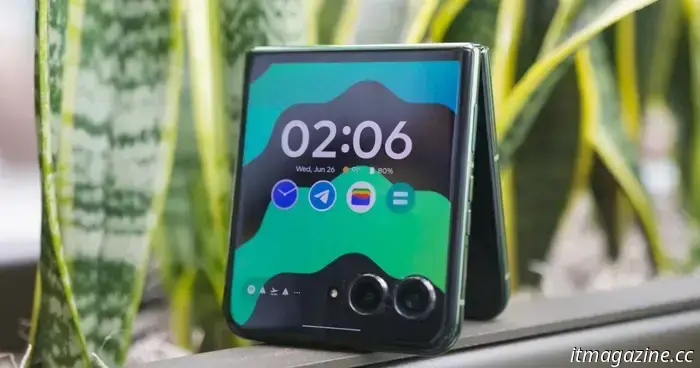 ” Uno dei migliori telefoni pieghevoli", il Razr Plus, ha appena ricevuto uno sconto di $200
