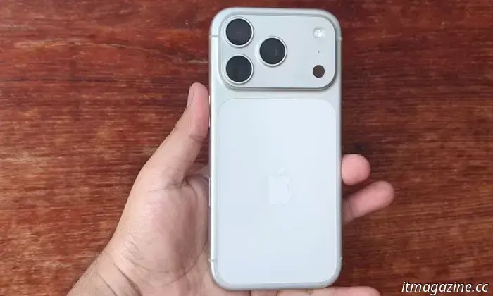 Il telefono pieghevole di Apple potrebbe arrivare nel 2026, ma non sarà ancora in vendita.