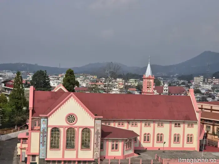 Samsung Galaxy S26 Review: This small flagship seems to be playing it too safe.