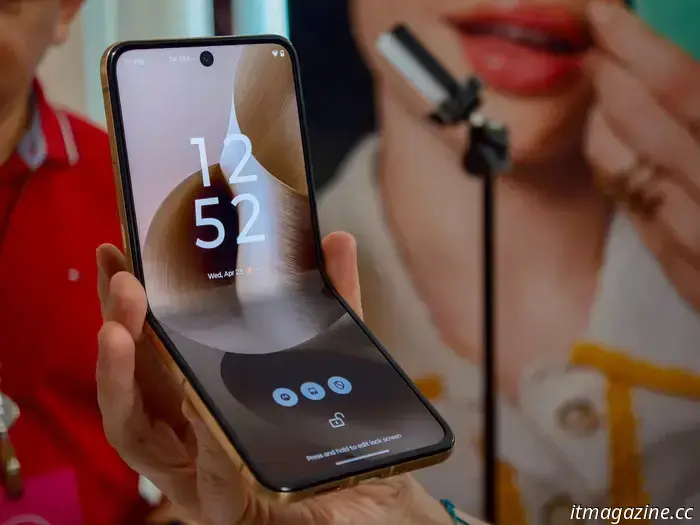 El nuevo Moto Razr correrá Perplejidad y copiloto como parte de Moto AI
