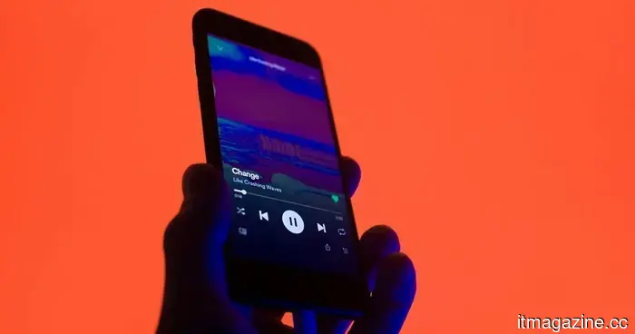 You can now arrange your Spotify playlists into folders on your mobile device.