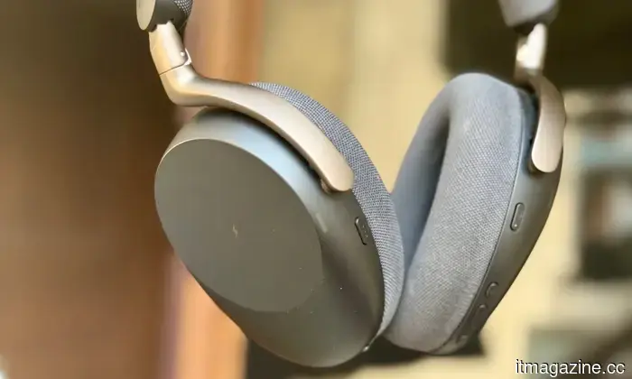 Jabra Evolve3 85 review: I was surprised to find that I really love this business headset, changing my initial opinion.