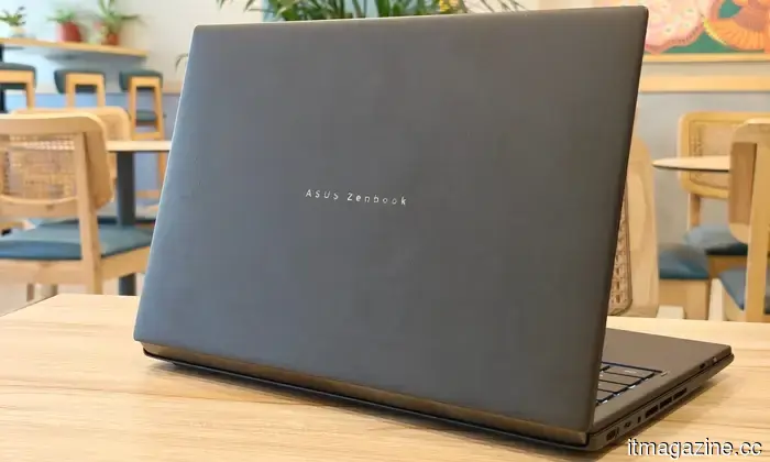 ASUS Zenbook Duo UX8407AA review: Dual screens have truly found their way into my bag.