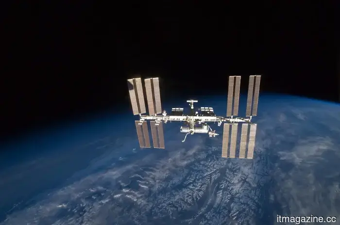 Gli astronauti sulla ISS stanno ricevendo un aggiornamento del laptop da HP.