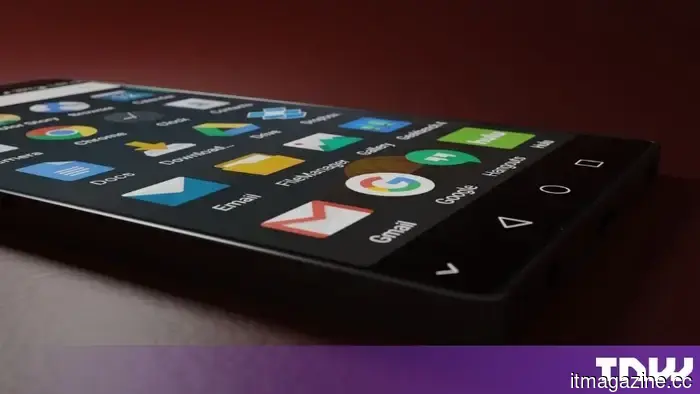 Un'app misteriosa è appena comparsa sul tuo telefono Android e sta monitorando la tua batteria.