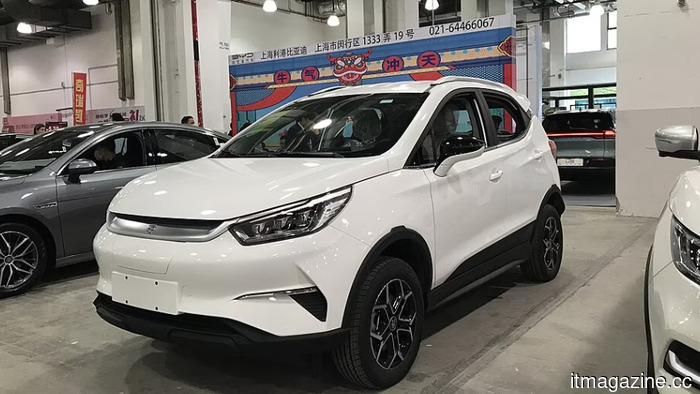 Автомобильный рынок Китая движется к худшему году с 2021 года. Продажи упали на 20% в первой половине года.