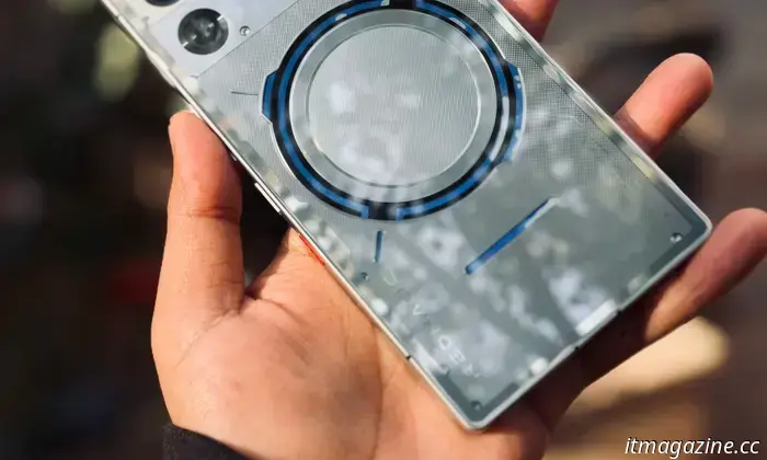 Ho provato il primo telefono al mondo raffreddato a liquido e ha fatto sembrare il mio iPhone insipido.