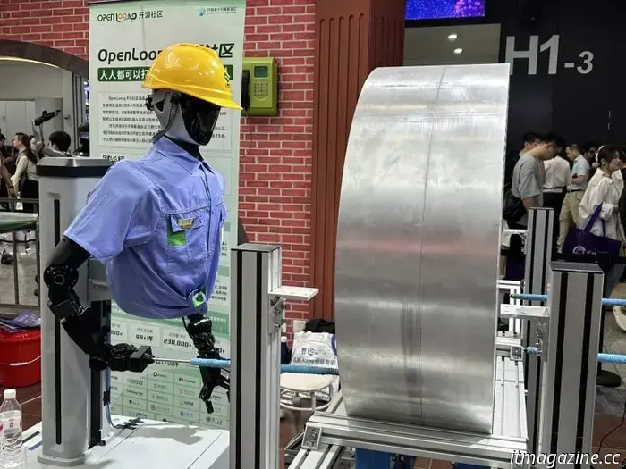 From vintage streets and robot manufacturing to robot boxing, WAIC 2025 showcases the newest advancements in robotics technology from China.