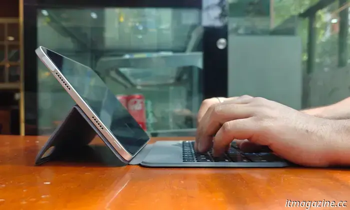 Я попробовал использовать крошечную клавиатуру iPad mini. Это был потрясающий опыт.