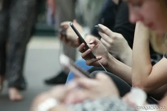 L'abitudine di Android ai dati in background è ora scritta nel fine print di Google Play.