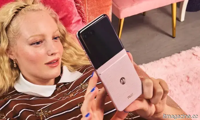 Motorola renueva la línea Razr con nuevos teléfonos plegables a partir de $799.