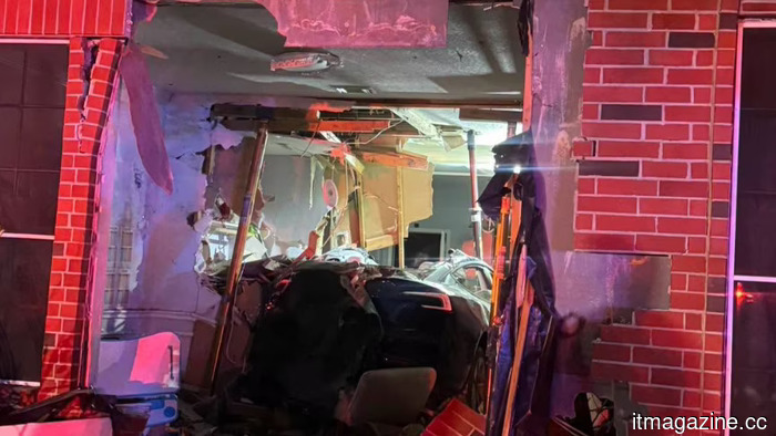 A Tesla operating on Autopilot crashed into a house in Texas. The woman inside did not make it.