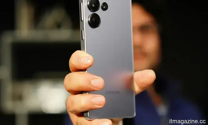 Samsung is developing a cost-saving feature for its browser.